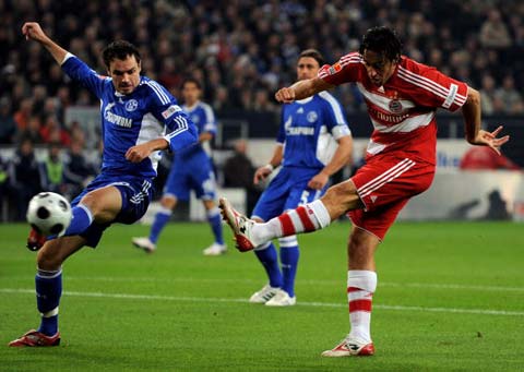 今年上海双雄争冠战启用外籍裁判，去年的主裁为傅明、李海新